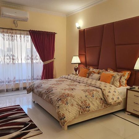 Royal Villa F-10/2 Islamabad Bagian luar foto