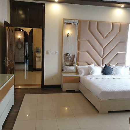 Royal Villa F-10/2 Islamabad Bagian luar foto
