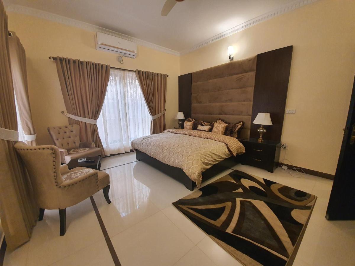 Royal Villa F-10/2 Islamabad Bagian luar foto