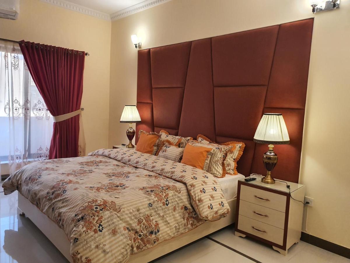 Royal Villa F-10/2 Islamabad Bagian luar foto