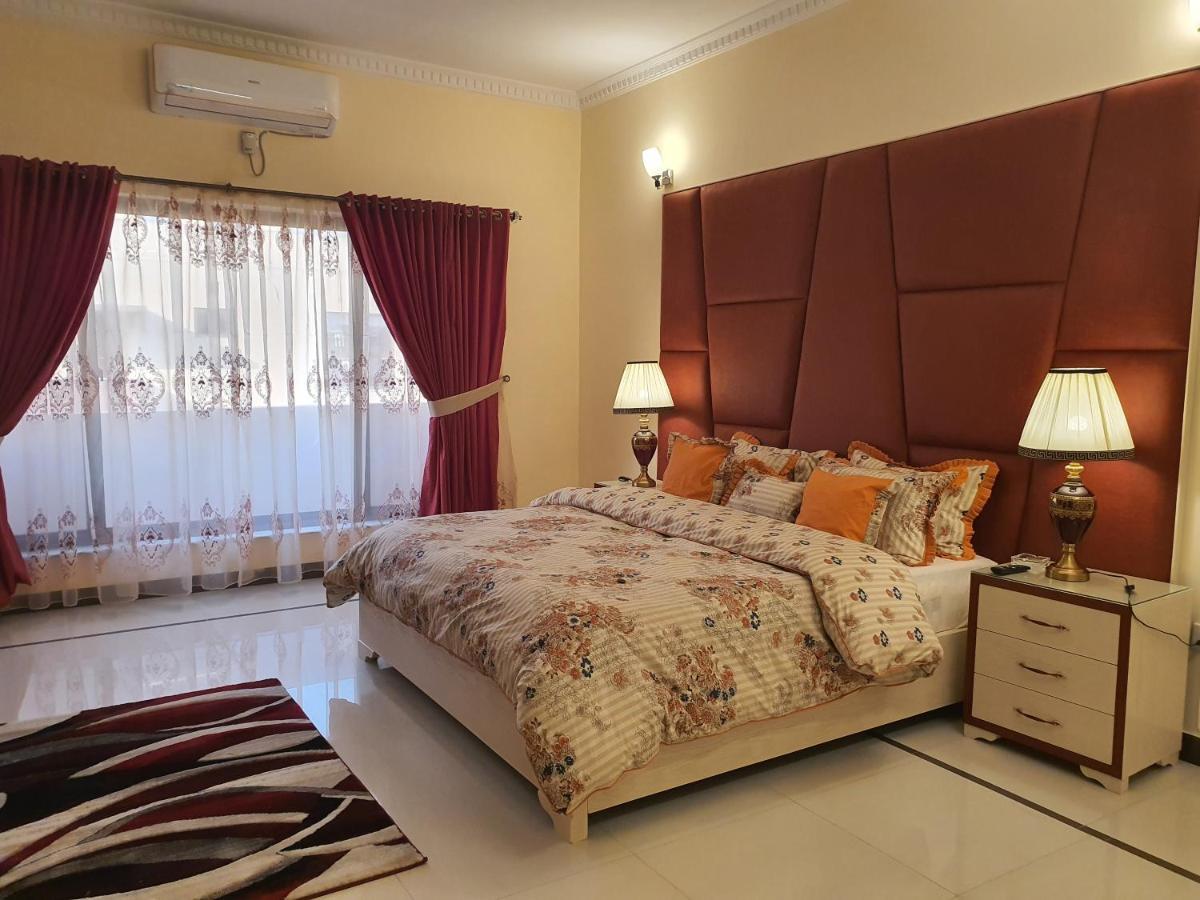 Royal Villa F-10/2 Islamabad Bagian luar foto