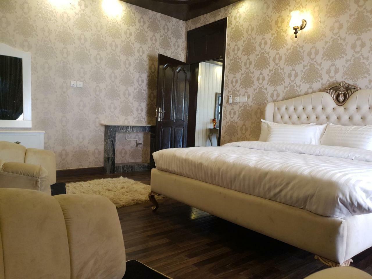 Royal Villa F-10/2 Islamabad Bagian luar foto