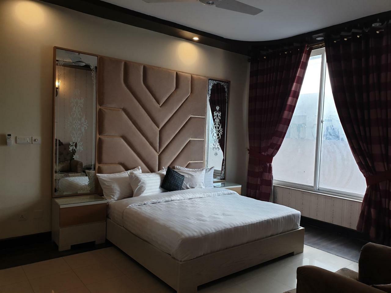 Royal Villa F-10/2 Islamabad Bagian luar foto