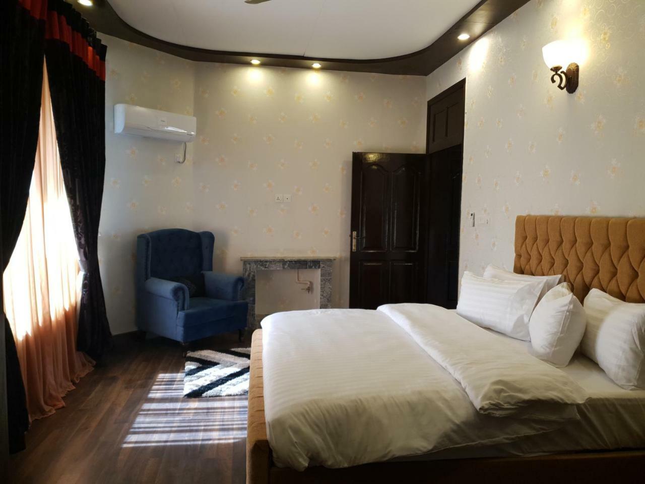 Royal Villa F-10/2 Islamabad Bagian luar foto