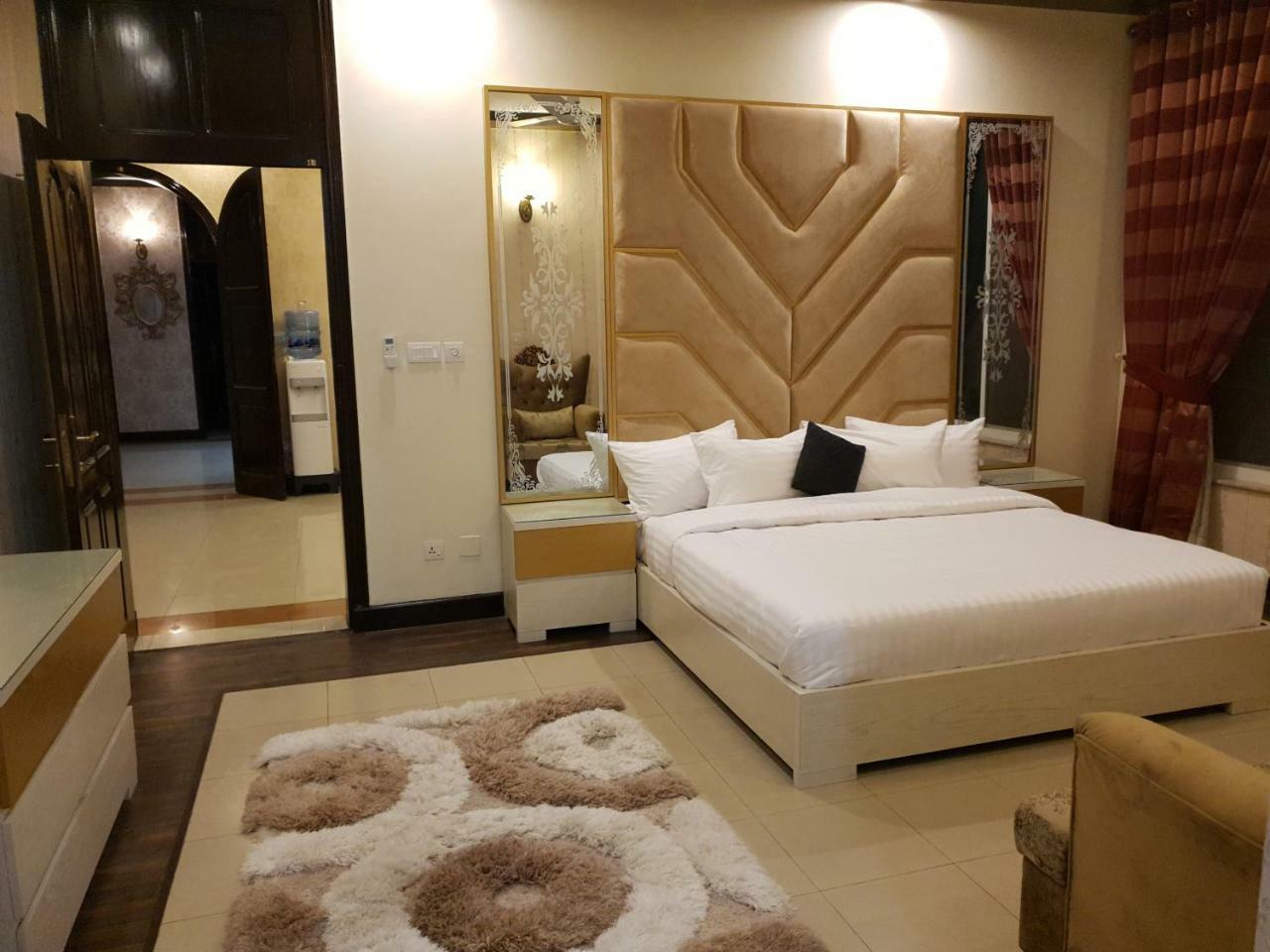 Royal Villa F-10/2 Islamabad Bagian luar foto
